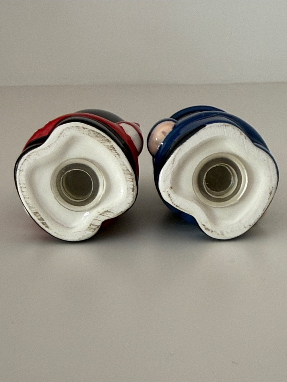 London Buckingham Palace Guard and Bobby Salt and Pepper Shakers - Picture 6 of 9